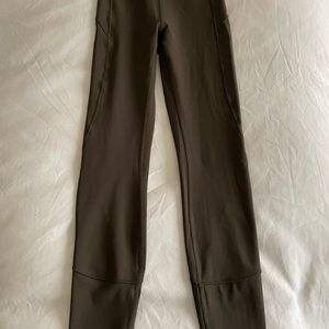 Lululemon size 4. Please note in the last pic has 2 stains of bleach.